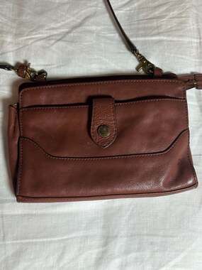 Frye Lucy Leather Crossbody Clutch Bag